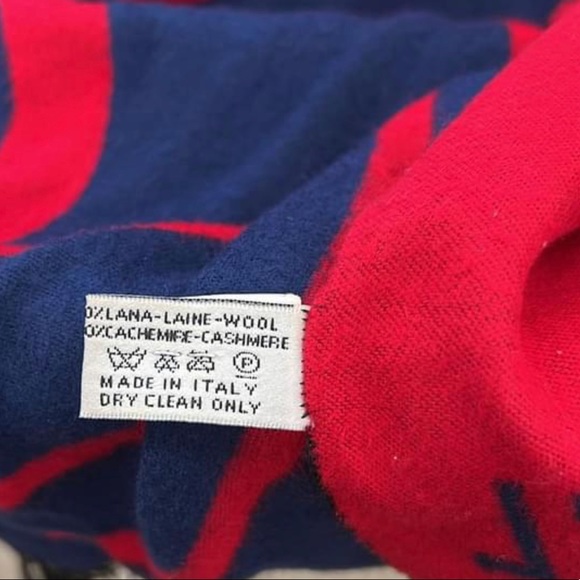 Authentic Chanel cashmere wool scarf - Picture 2 of 3